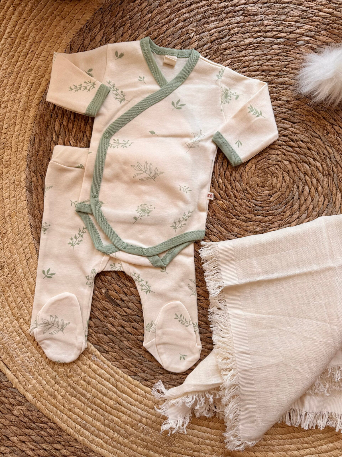 Mint green leaves set 3 pcs + blanket