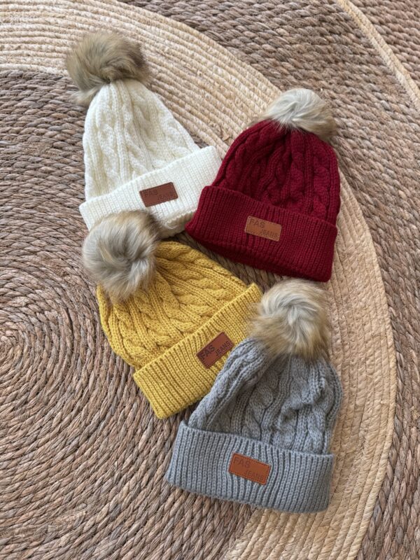 Beanie one pompom
